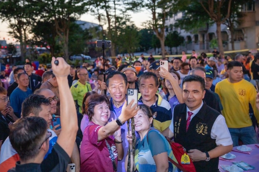 梧棲浩天宮起馬宴提早到 郭台銘:預祝明年經濟更好 290 梧棲浩天宮起馬宴提早到 郭台銘:預祝明年經濟更好 289
