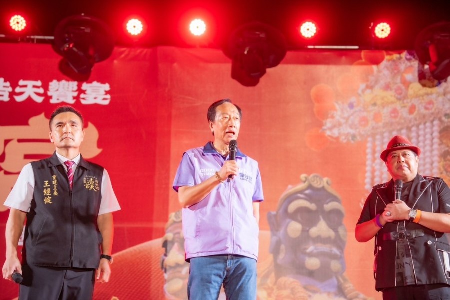 梧棲浩天宮起馬宴提早到 郭台銘:預祝明年經濟更好 292 梧棲浩天宮起馬宴提早到 郭台銘:預祝明年經濟更好 291