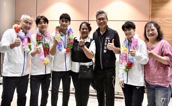 台中之光楊勇緯光榮返國 家人歡慶接機熱鬧溫馨