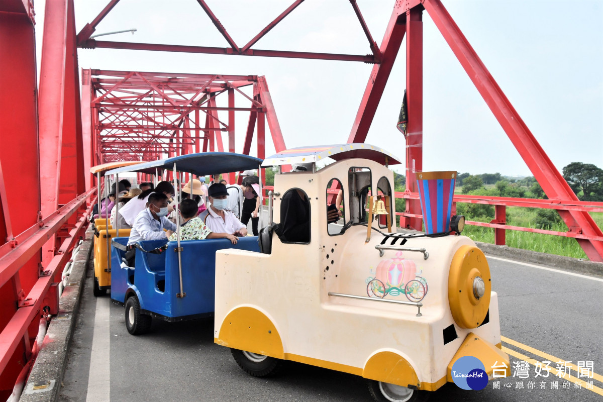 中秋連假「溪州稻陣玩泥芭」西螺大橋建橋70周年歡迎來走走。圖/者鄧富珍翻攝