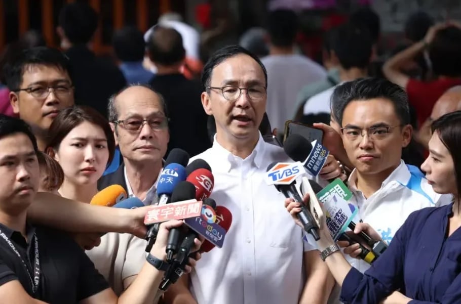 外傳有藍營高層嗆聲從立委開始比民調,朱立倫質疑這些放話的人是誰。朱立倫辦公室提供