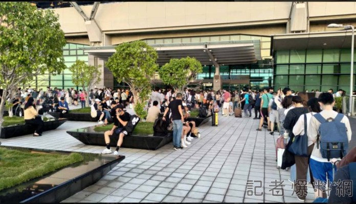 中秋收假日塞爆!台中高鐵站驚見排隊人龍 "自由座"排2小時還上不了車 65 台中高鐵站,排隊,中秋