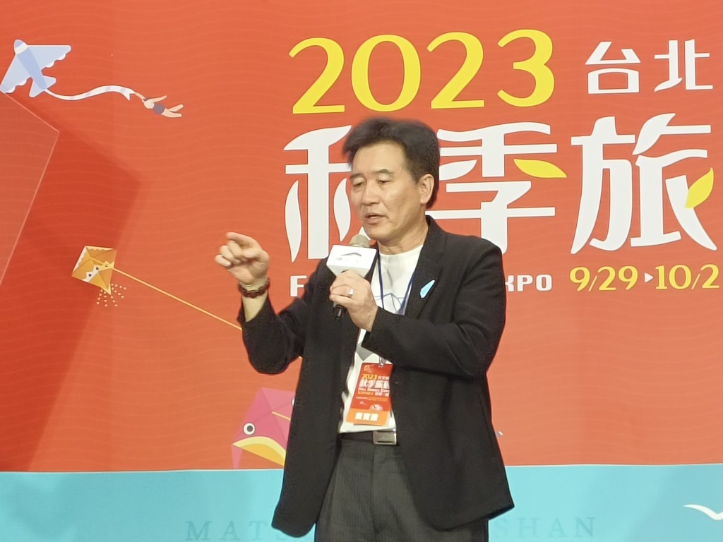 連江縣副縣長陳冠人詳細介紹馬祖的特色風光景點。（攝影/蔡昀臻）