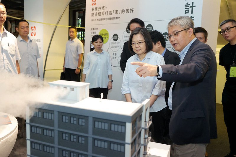 總統參觀台灣社會住宅展 了解近年住宅政策執行成果及未來社宅的生活面貌