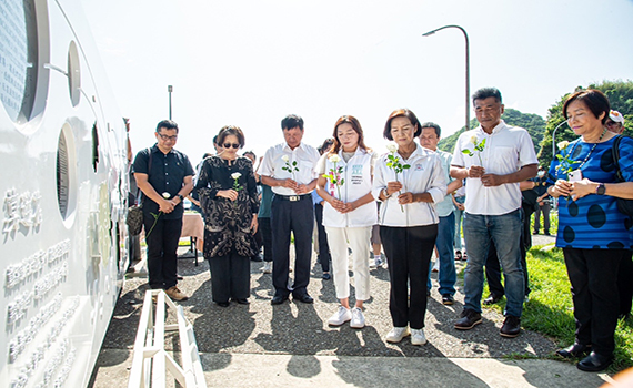 斷橋事故四年後 南方澳跨港大橋感恩紀念物揭幕