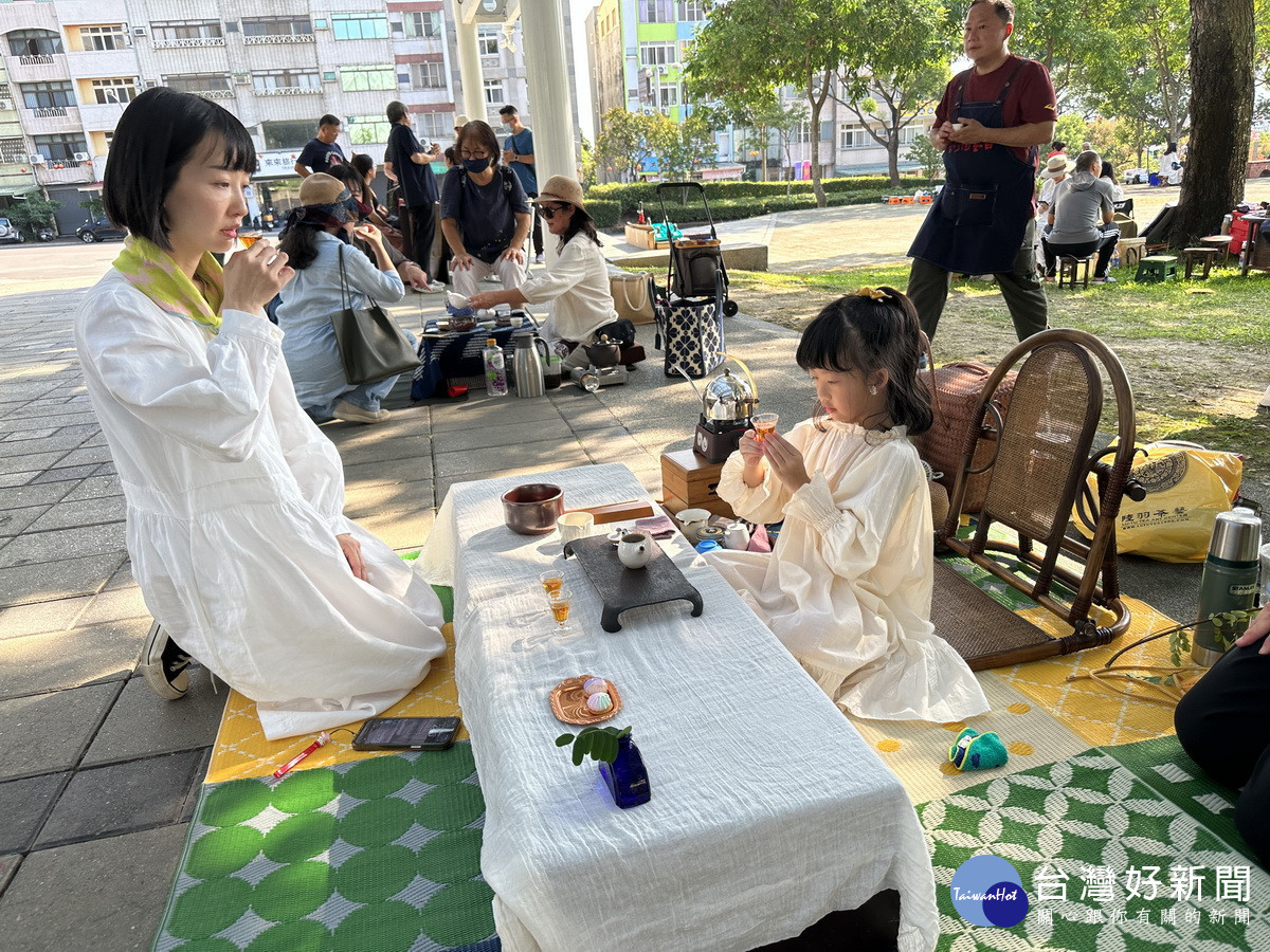 活動中鬥茶大賽之餘也舉辦自在茶會。(記者扶小萍攝)