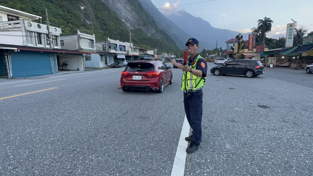 中秋連續假期尾聲 新城警堅守崗位維持交通順暢