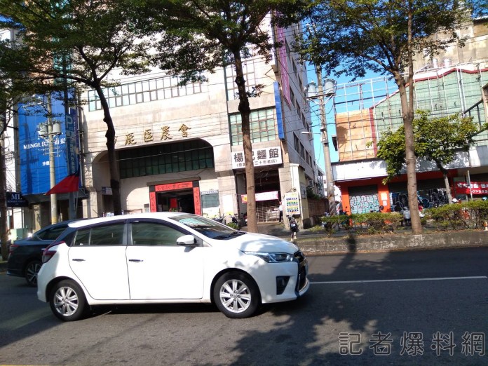 沙鹿巷子裡的垃圾山 環保局要清了 63 210450 | 生活 生活 記者爆料網