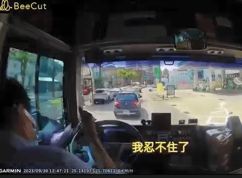 按鈴太慢怪罪公車過站沒停 公車司機碰上奧客氣到狂敲方向盤發洩怒火 56 %E8%9E%A2%E5%B9%95%E6%93%B7%E5%8F%96%E7%95%AB%E9%9D%A2 2023 10 02 100418 | 社會 社會 記者爆料網