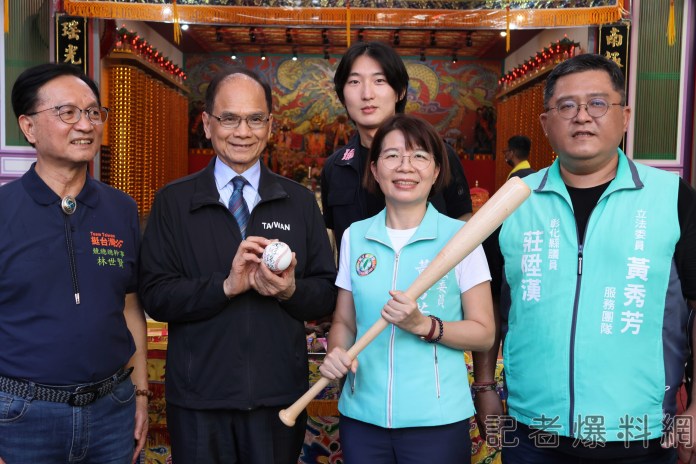 立法院長游錫堃參拜南瑤宮 贈球棒挺黃秀芳盼綠4女將揮出全壘打 52 黃秀芳 游錫堃 南瑤宮
