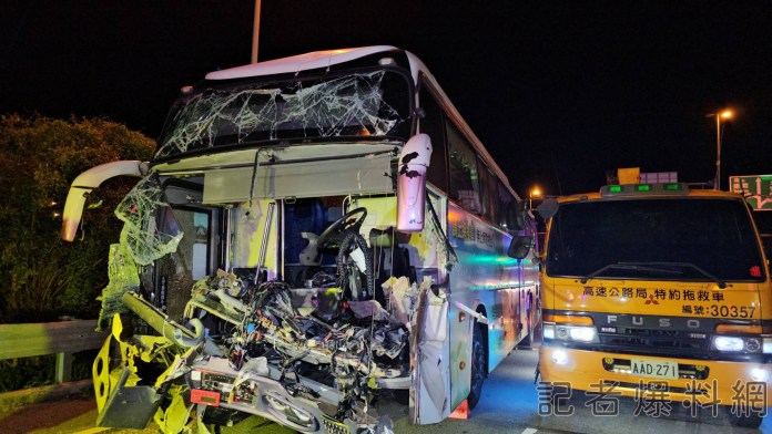 國3北上135公里國光號追撞工程車 4人輕重傷 62 2 3 | 社會 社會 記者爆料網