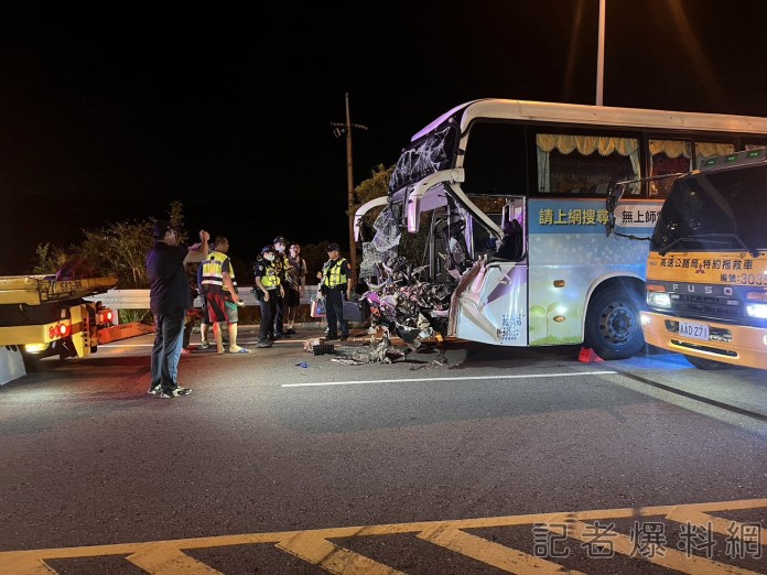 國3北上135公里國光號追撞工程車 4人輕重傷 60 1 4 | 社會 社會 記者爆料網