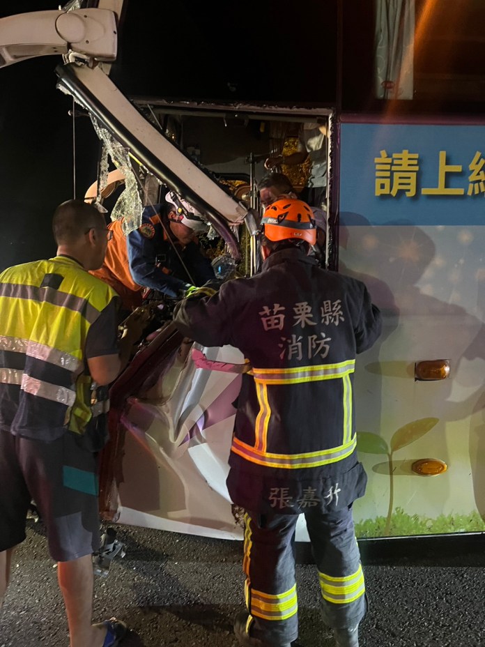 國3北上135公里國光號追撞工程車 4人輕重傷 61 3 2 | 社會 社會 記者爆料網
