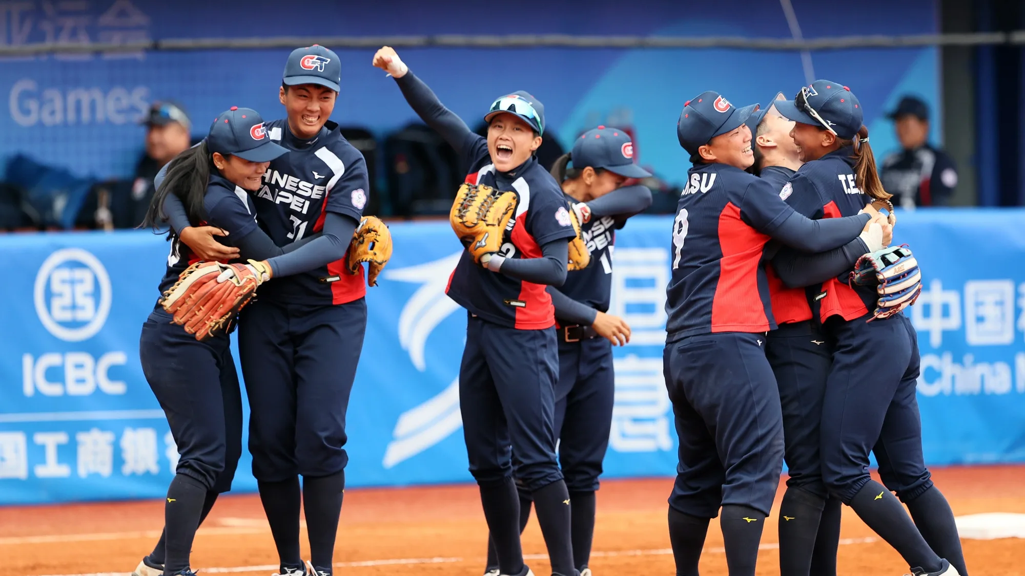 《亞運》林鳳珍致勝兩分砲 女壘頒獎台不缺席