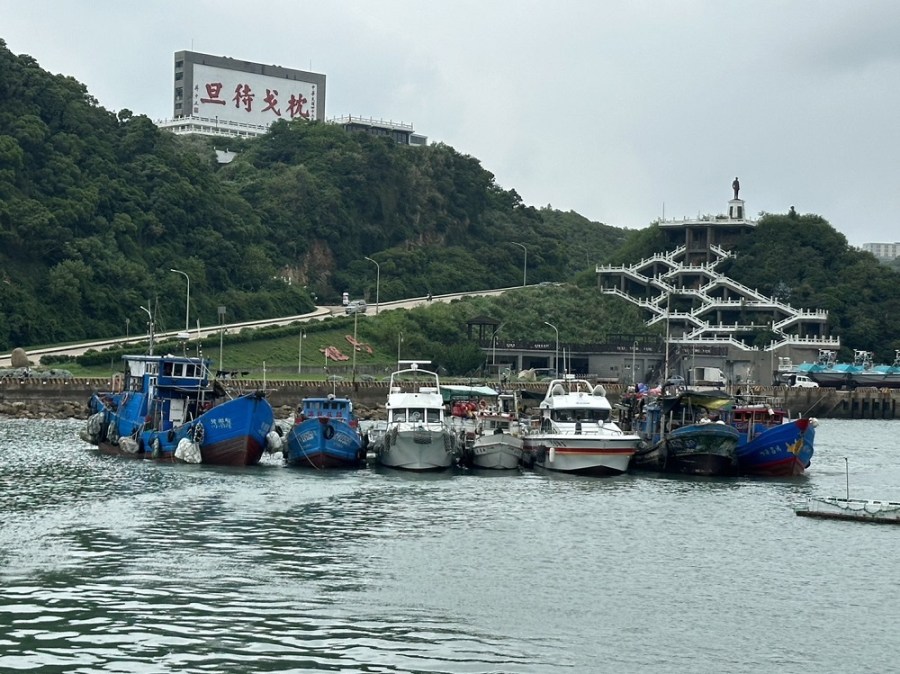 福澳港7船舶斷纜 海岸巡戒護協助拖帶回港 205 CNEWS204231002a16