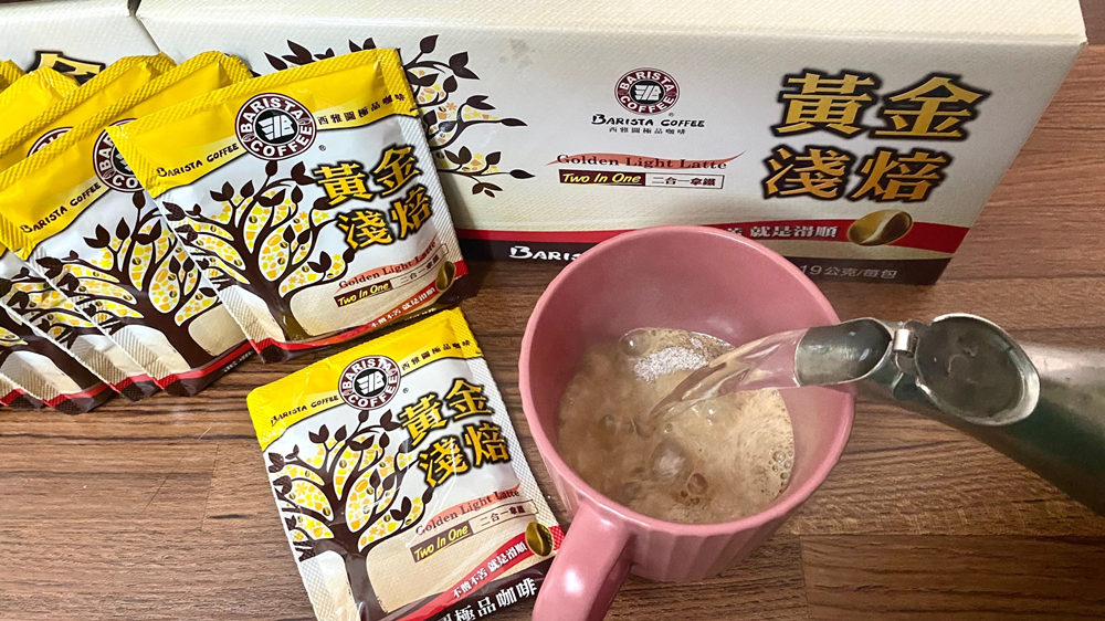 比實體店面更便宜,高CP值咖啡豆送奶茶包。(圖/翻攝自「momo網購好物交流社團」)