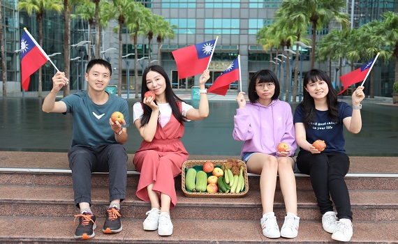 新北萬面旗海慶雙十 2千份活力蔬果包升旗典禮大放送