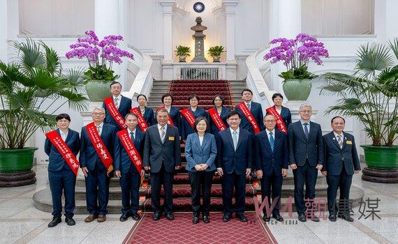 興大謝昌衛黃姿碧教授 榮獲第47屆十大傑出農業專家