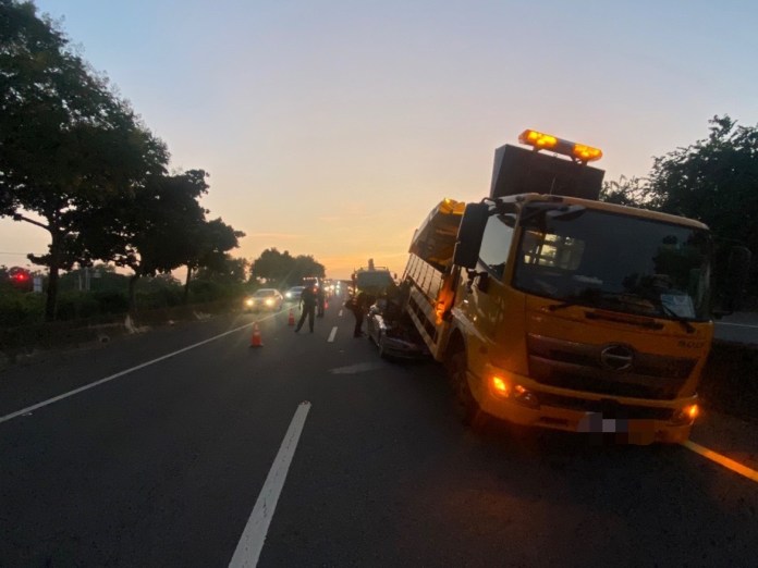 沒在看?! 台82這轎車猛力「插入」緩撞車 女駕駛頭部受傷送醫 58 840980EF E241 4CE3 BB47 ACAD6CA78385 | 社會 社會 記者爆料網