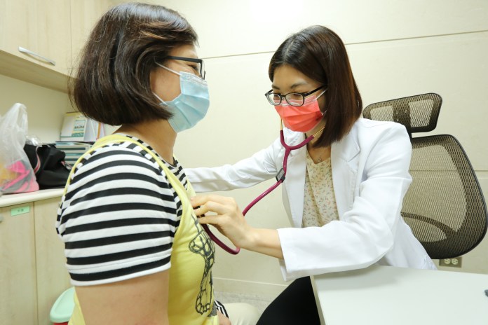 74歲婦咳嗽難喘氣誤認感冒 就醫才知感染肺炎鏈球菌引發肺炎 76 2 5 | 健康 記者爆料網