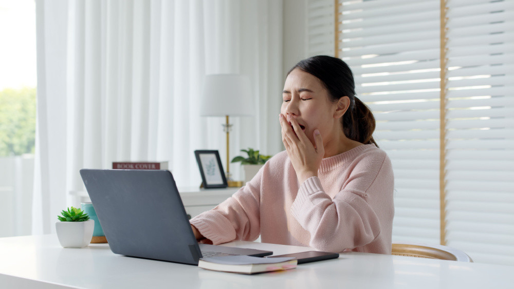 早睡早起還是精神不濟? 恐是「荷爾蒙」出大問題! 專家教3招揪出「睡不飽」成因