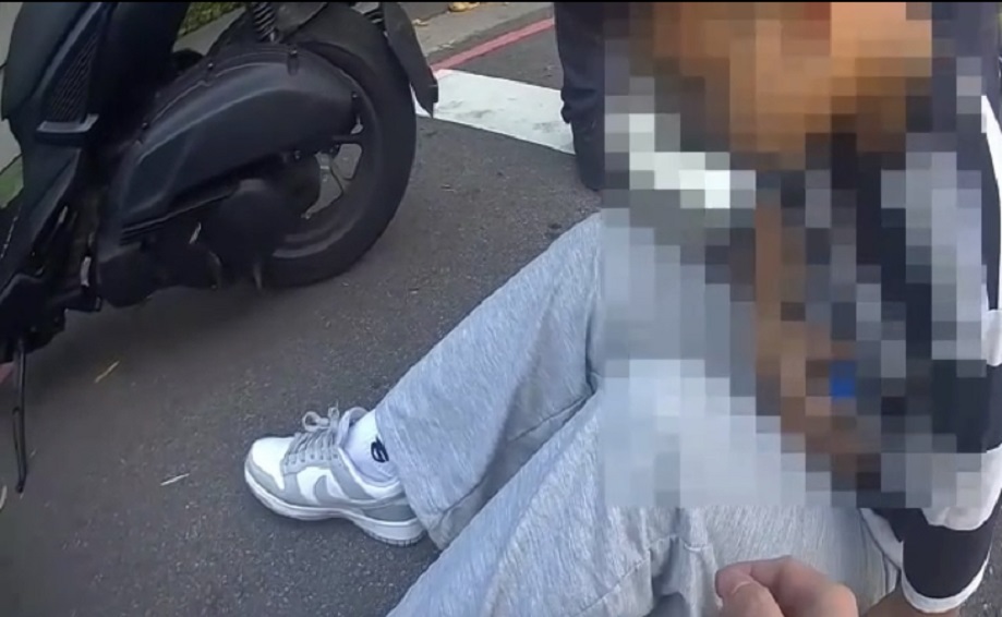 ▲圖說:江男聽完員警宣讀酒駕罰責及權利時,突然倒地暈厥 (圖/台中市政府提供)