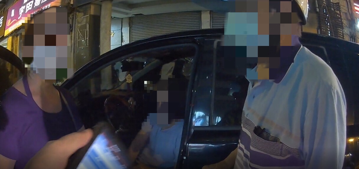 ▲圖說:70餘歲婦人精神不濟開車走走停停,員警趕往關切 (圖/台中市政府提供)