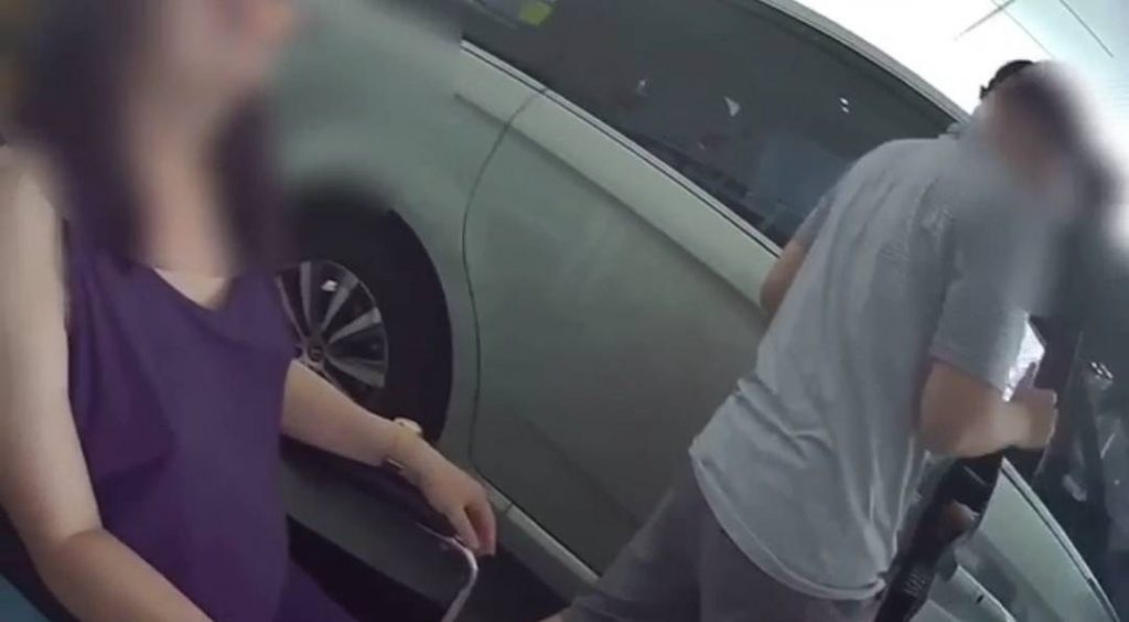 在員警開道協助下，順利在10分鐘內安全抵達醫院，平安且迅速地護送身體不適的陳太太就醫。（記者 張艷君翻攝）