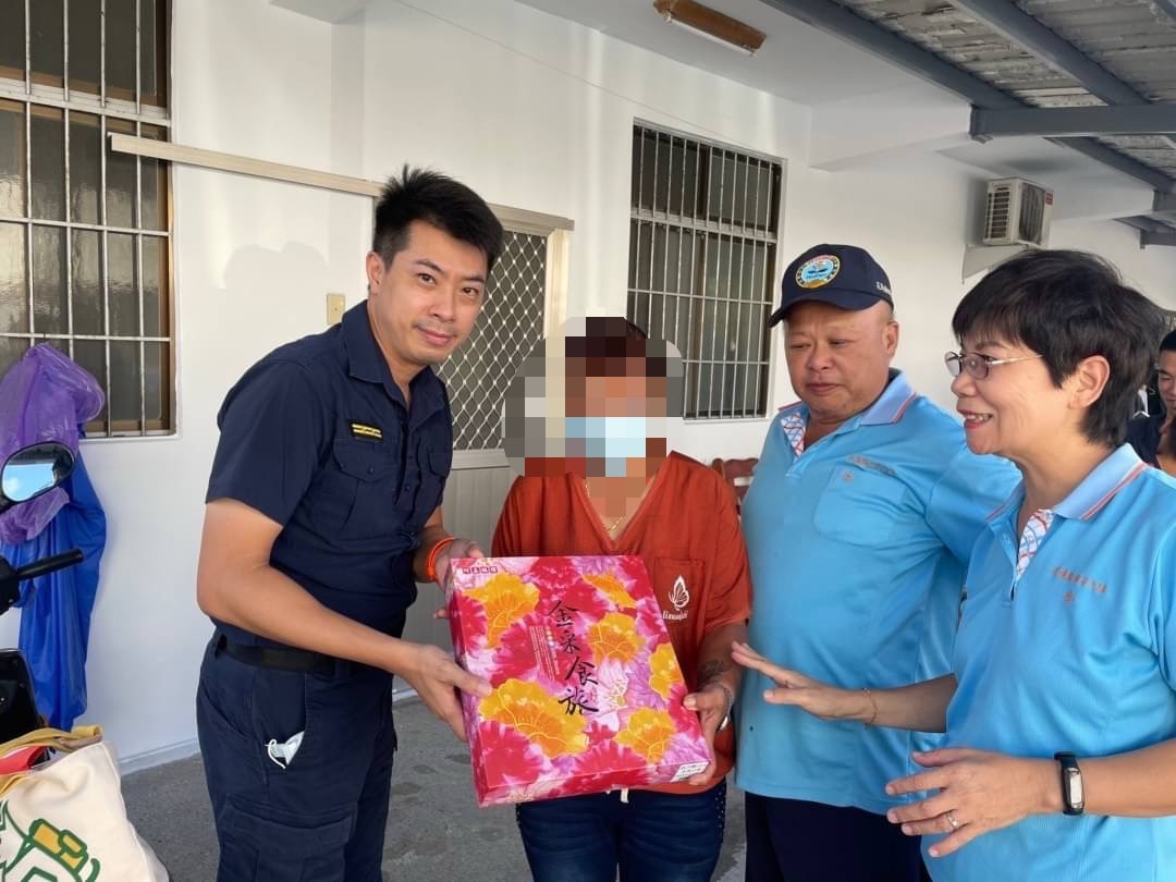 關懷獨居長輩｜美崙警與里長關懷弱勢並宣導交安及防詐