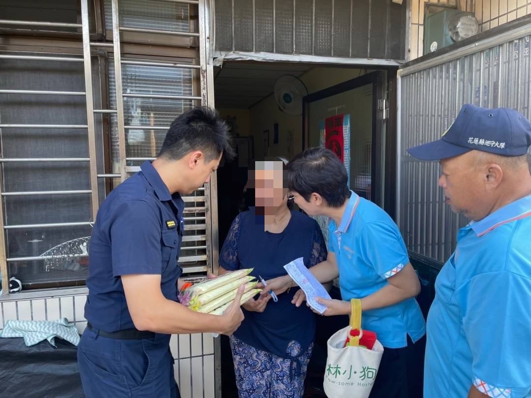關懷獨居長輩｜美崙警與里長關懷弱勢並宣導交安及防詐