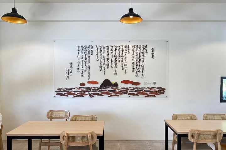 作家黃春明對家鄉宜蘭有著強烈的土地情感,作品《龜山島》一詩即描寫了遊子情懷。 圖:九號餐旅休閒事業/提供