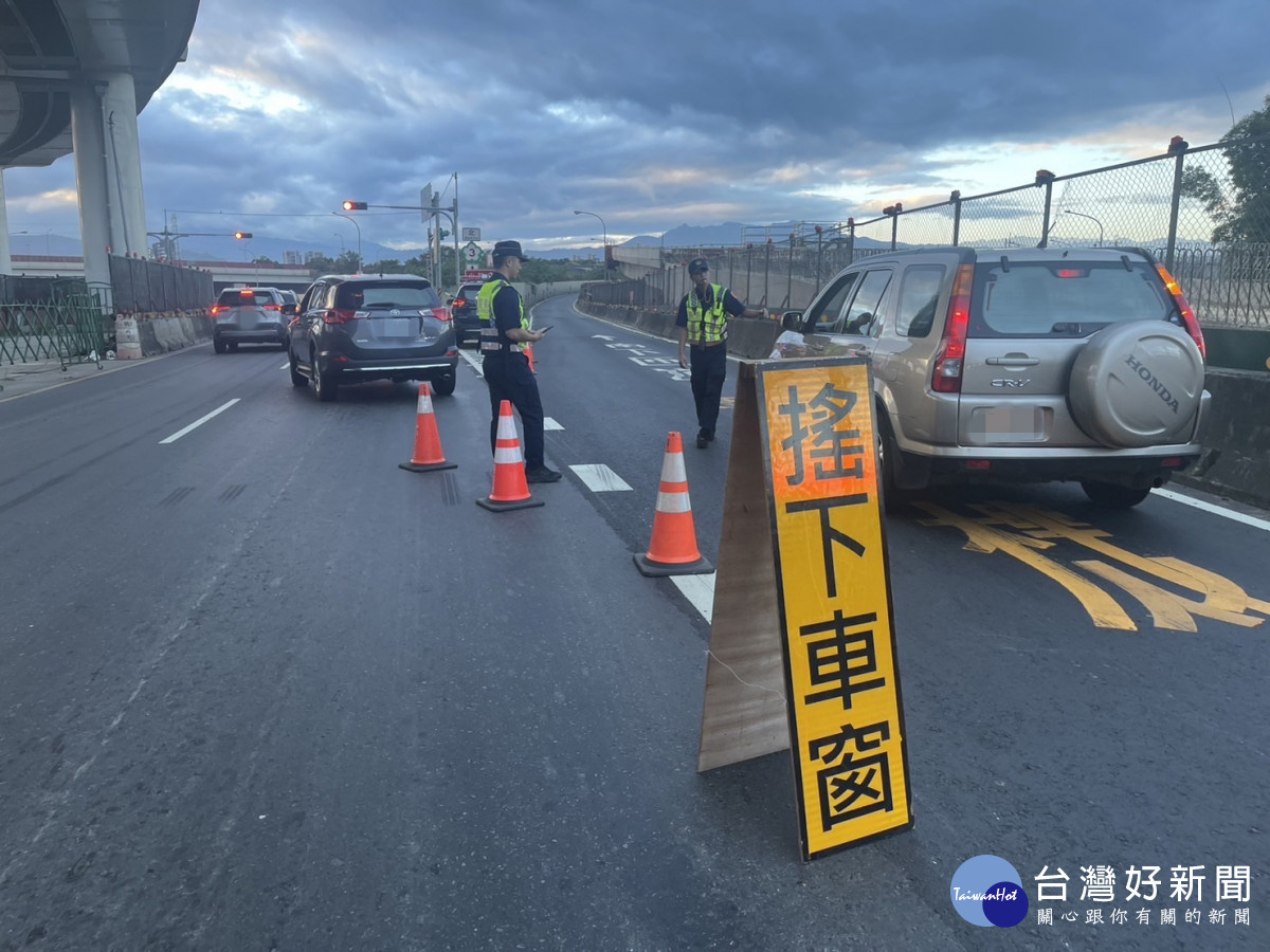桃園市政府警察局呼籲民眾避開易壅塞路段、妥適規劃行程,配合警方管制疏導,把握寶貴假期時間。