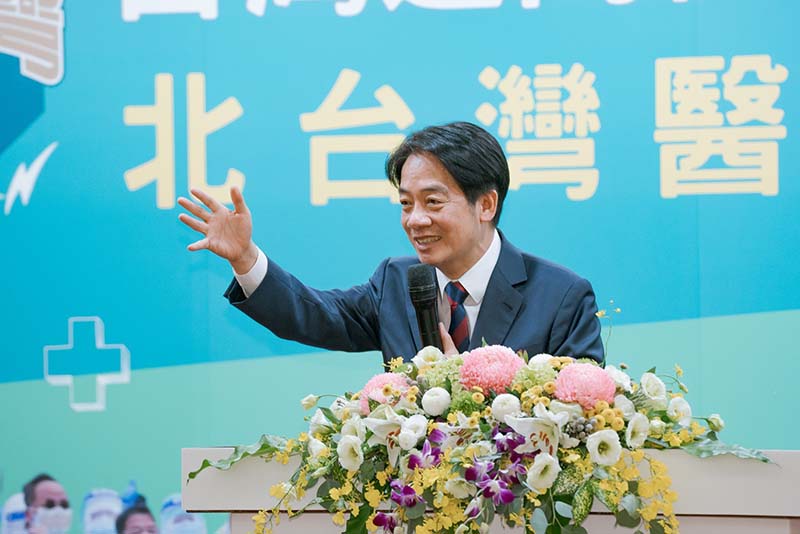 民進黨總統參選人賴清德得知林裕紘竟是民進黨員,似顯得驚訝。圖/引自賴清德臉書