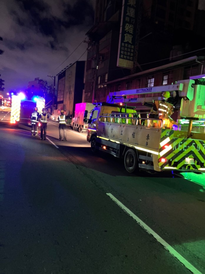 (停電片)台中招牌被強風吹落扯斷電線 釀300餘戶停電 69 | 社會 社會 記者爆料網