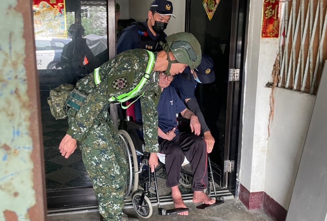 第四作戰區馳援兵力執行災防工作 減低民眾災損