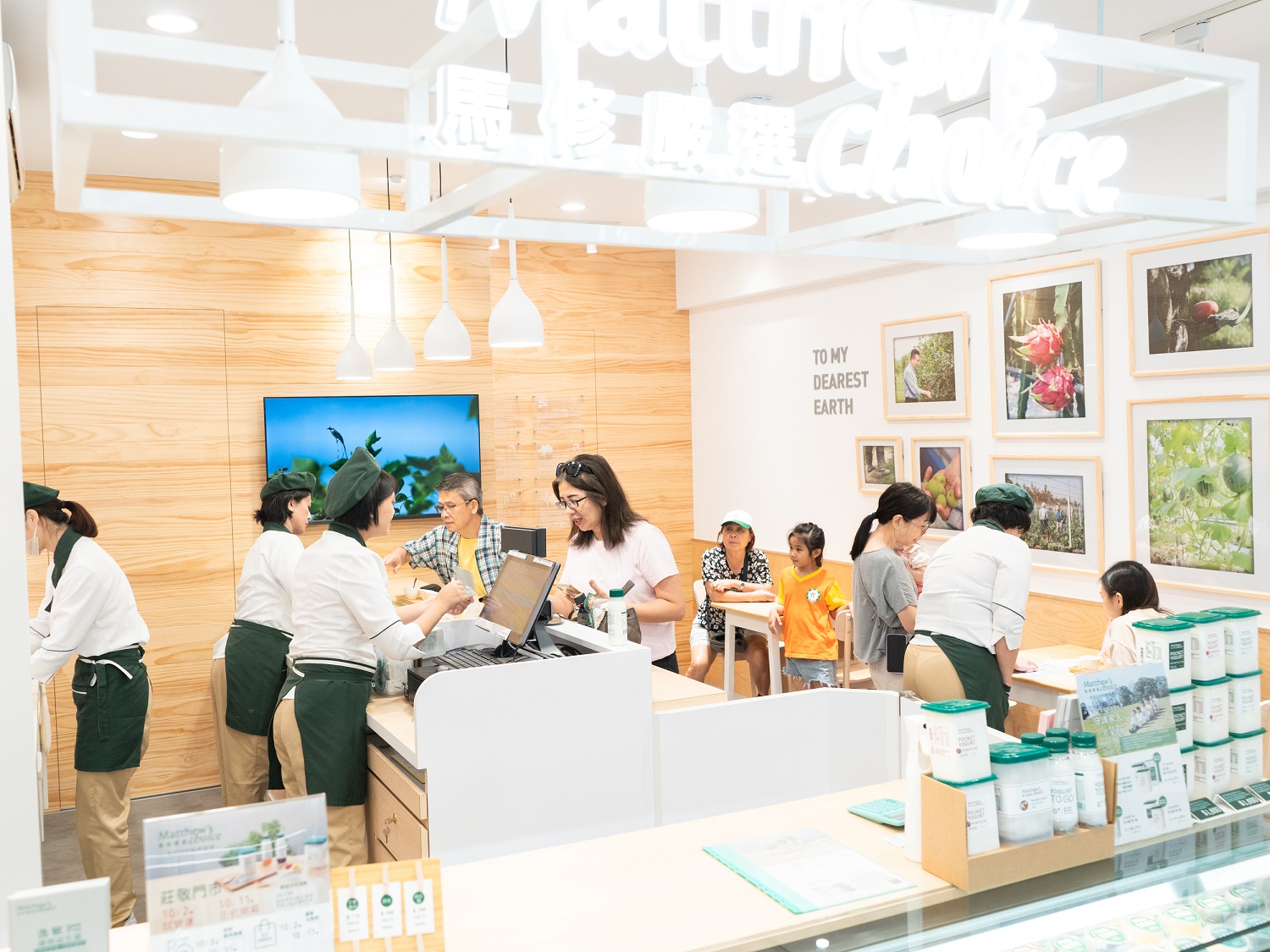 ▲優格品牌馬修嚴選信義區開設全新莊敬門市,試營運第一天就有不少粉絲造訪(圖/品牌提供)