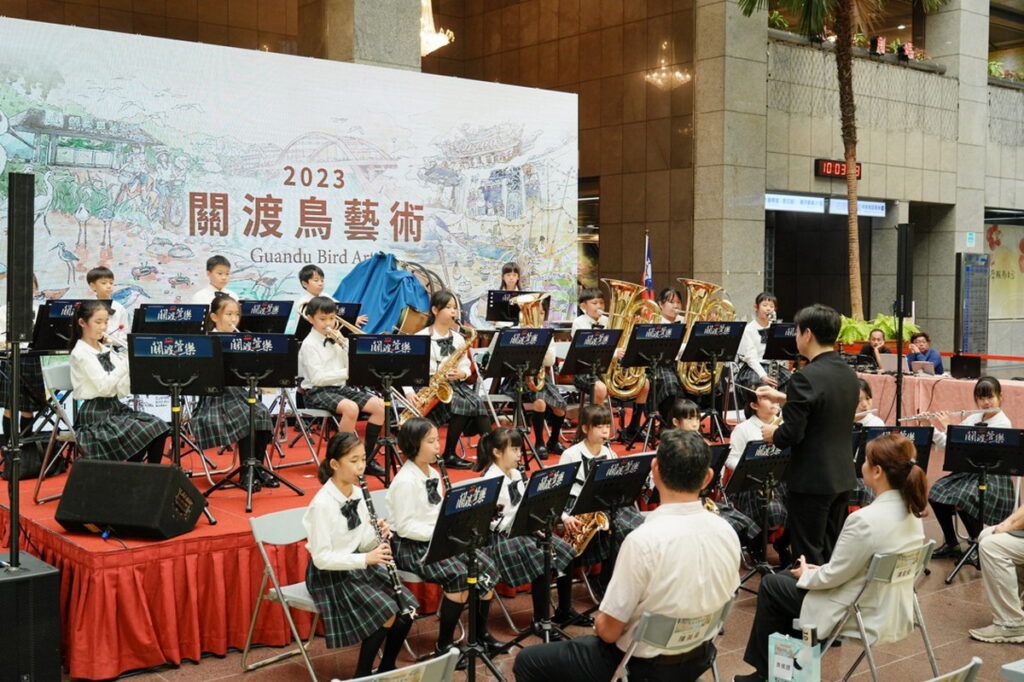 關渡國小管樂團演奏關渡之歌迎接關渡鳥藝術活動