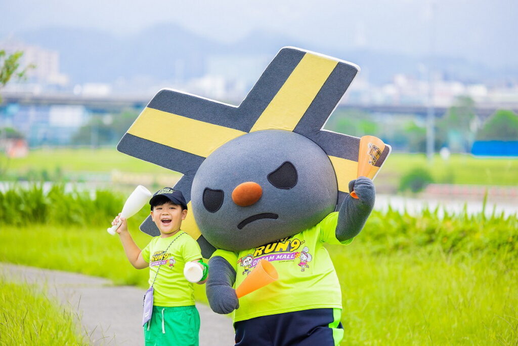受到大小朋友喜愛的「2023 OPEN! RUN」今年已邁入第九屆，將於12月10日（日）於高雄夢時代賽道與粉絲們再度見面