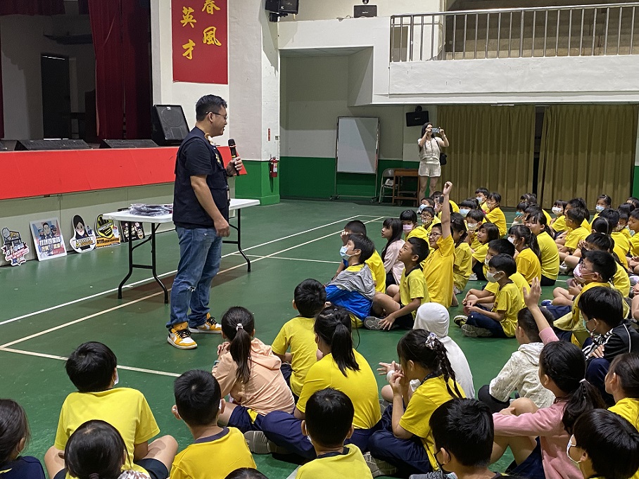 ▲圖說：守護校園安全，第一波麗士特別前往忠孝國小進行校安及反詐宣導                （圖／台中市政府提供）