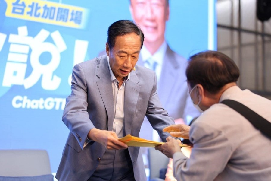 郭台銘批賴清德:選個總統還抄襲政見 這是不被允許的 210 郭台銘批賴清德:選個總統還抄襲政見 這是不被允許的 209