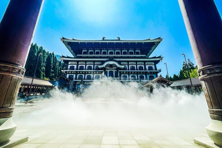 壯觀的人造雲海景象將從10月起登場,讓大師山清大寺境內再添新亮點。 圖:勝山 DMO/來源