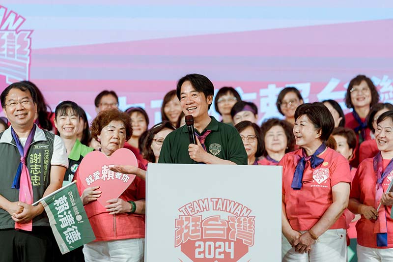 民進黨總統參選人賴清德前往中山大學演講，被女學生問到如何解決民進黨曾出不窮的貪汙問題，他要學生評論前多花點心思思辯。圖／引自賴清德臉書