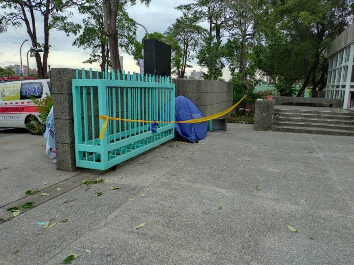 高雄59歲女保全倒臥國中電動門旁 躺一整晚無人發現離奇喪命 72 高雄,女保全,電動門,喪命