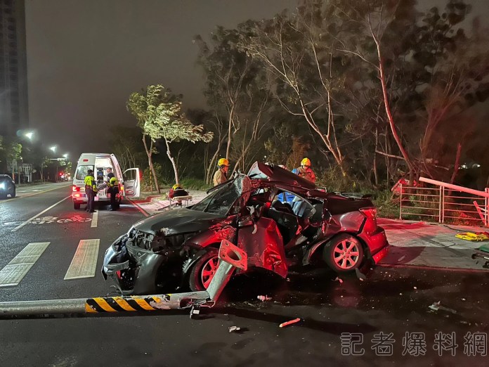 颱風夜死亡車禍! 台南19歲男開車夜遊自撞路燈燈桿傷重不治 68 颱風夜,死亡車禍,台南