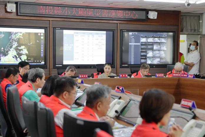 罕見! 南投焚風國姓高溫破紀錄武界驚現塵捲風 61 20231006015416 dc5441dd | 生活 生活 記者爆料網