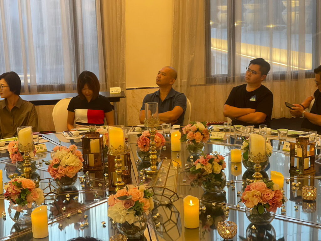 韓國白菜輸出協議會與臺方貿易商、蔬果行、合作社、店家進行白菜相關議題專題討論