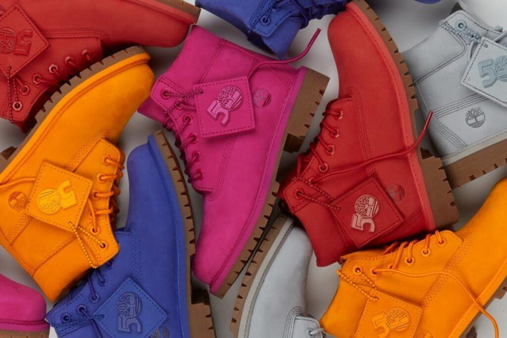 TIMBERLAND 50週年特別款彩色靴系列配色:峽谷橙、滿月粉、四葉草綠、湖水藍、熔岩紅、風暴灰、礦石藍建議售價: TW$ 7,200