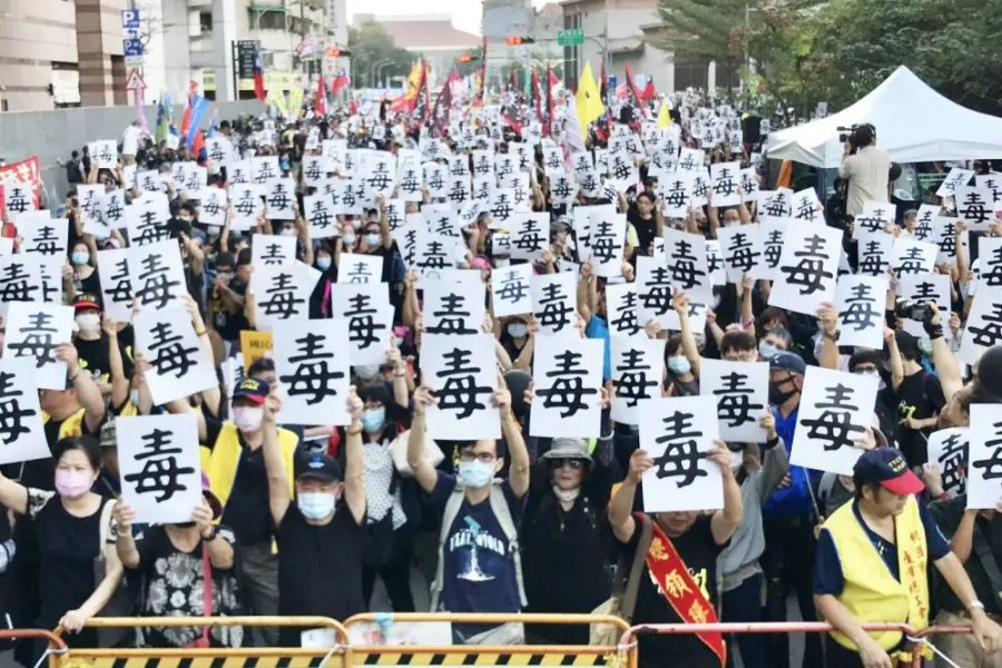 抓到了!鄭麗文轟不只進口蛋、疫苗實質轉型 連美豬肉也洗產地 238 照片來源:鄭麗文臉書照片合成、CNEWS 匯流新聞記者邱璽臣攝