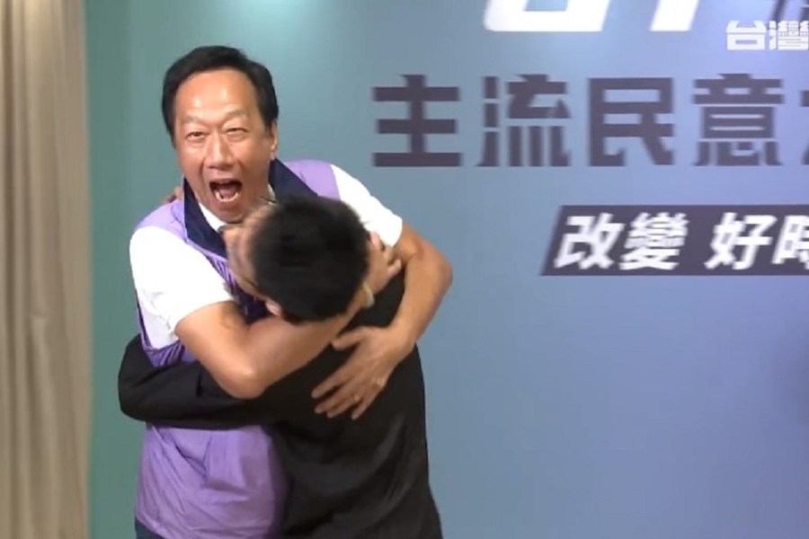 「捕捉野生阿銘」計畫 郭台銘將不定時出現各連署站感謝支持者 240 「捕捉野生阿銘」計畫 郭台銘將不定時出現各連署站感謝支持者 239