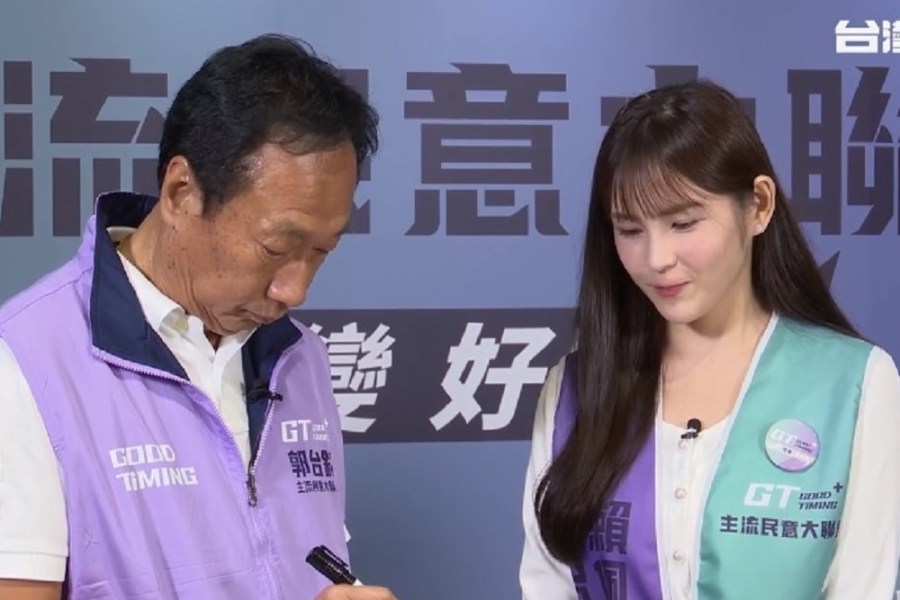 「捕捉野生阿銘」計畫 郭台銘將不定時出現各連署站感謝支持者 242 「捕捉野生阿銘」計畫 郭台銘將不定時出現各連署站感謝支持者 241